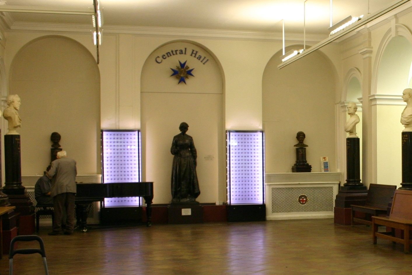 Cicely Saunders' bust, London (1).JPG